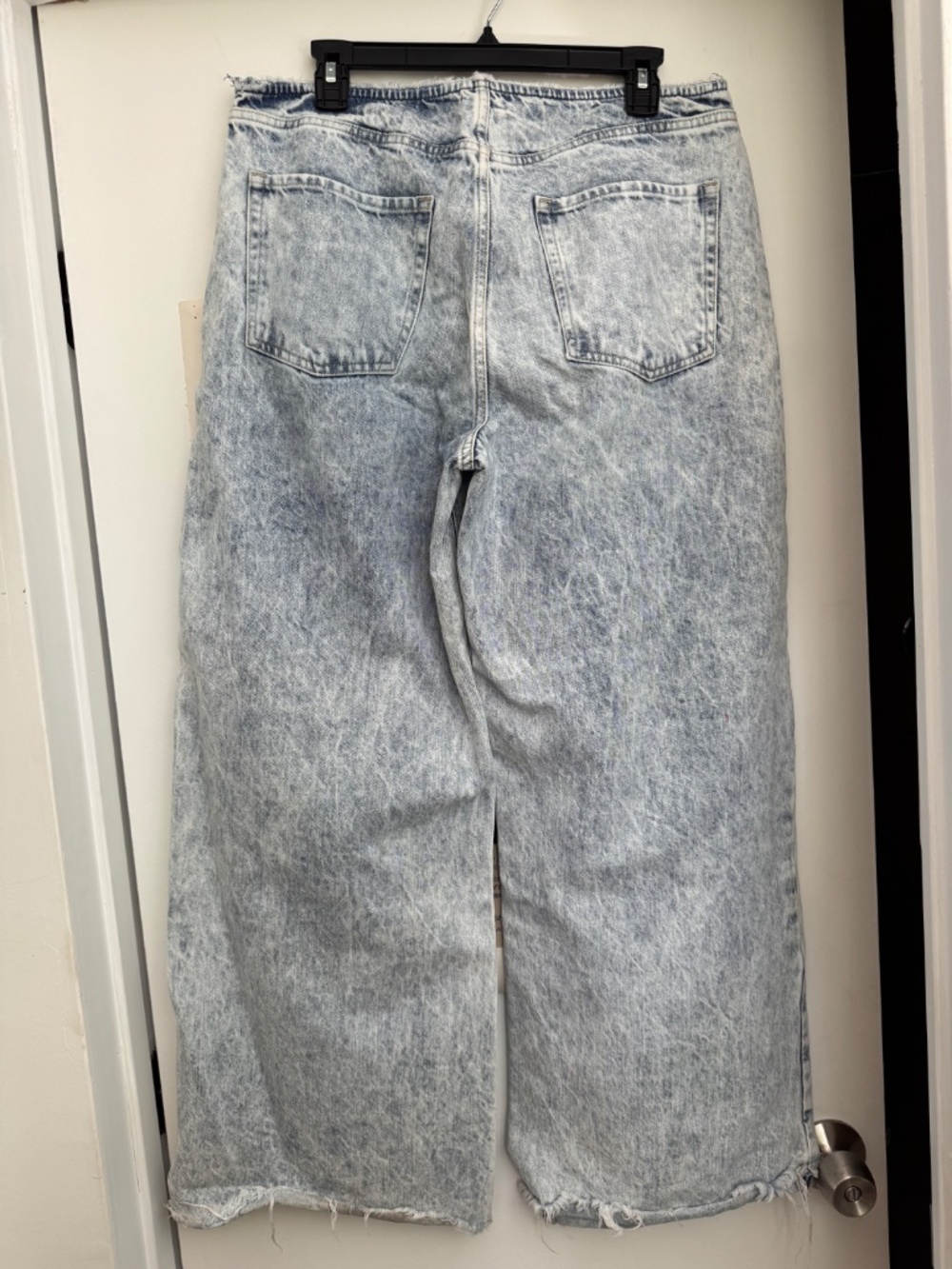 Gap Low Rise Wide Baggy Jeans Marble Acid Wash Raw Hem Size 31 / 12 - Picture 2 of 5